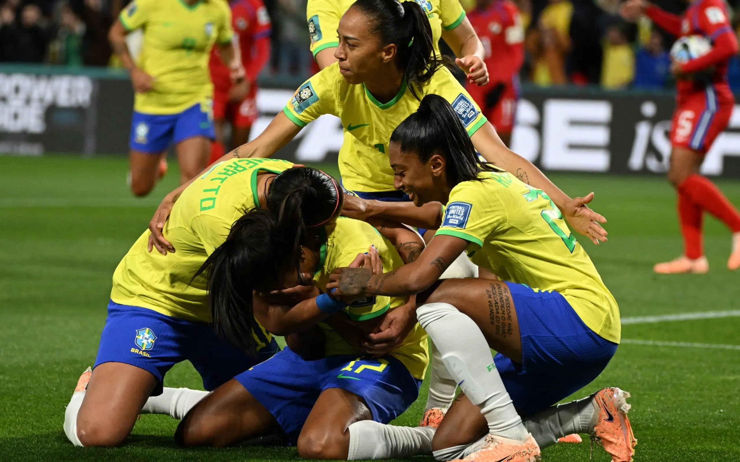 Brasil vence o Canadá em partida heroica e segue vivo na Copa do Mundo de  Basquete