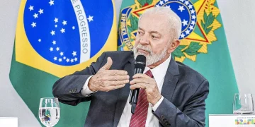 Milei não participar de reunião do Mercosul é “bobagem imensa”, diz Lula