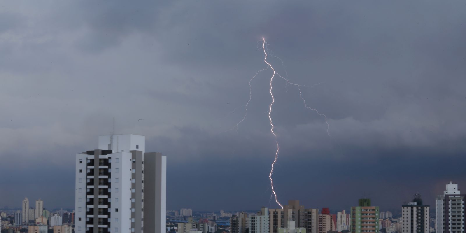 Rio de Janeiro monitora raios com sistema parecido ao usado pela Nasa