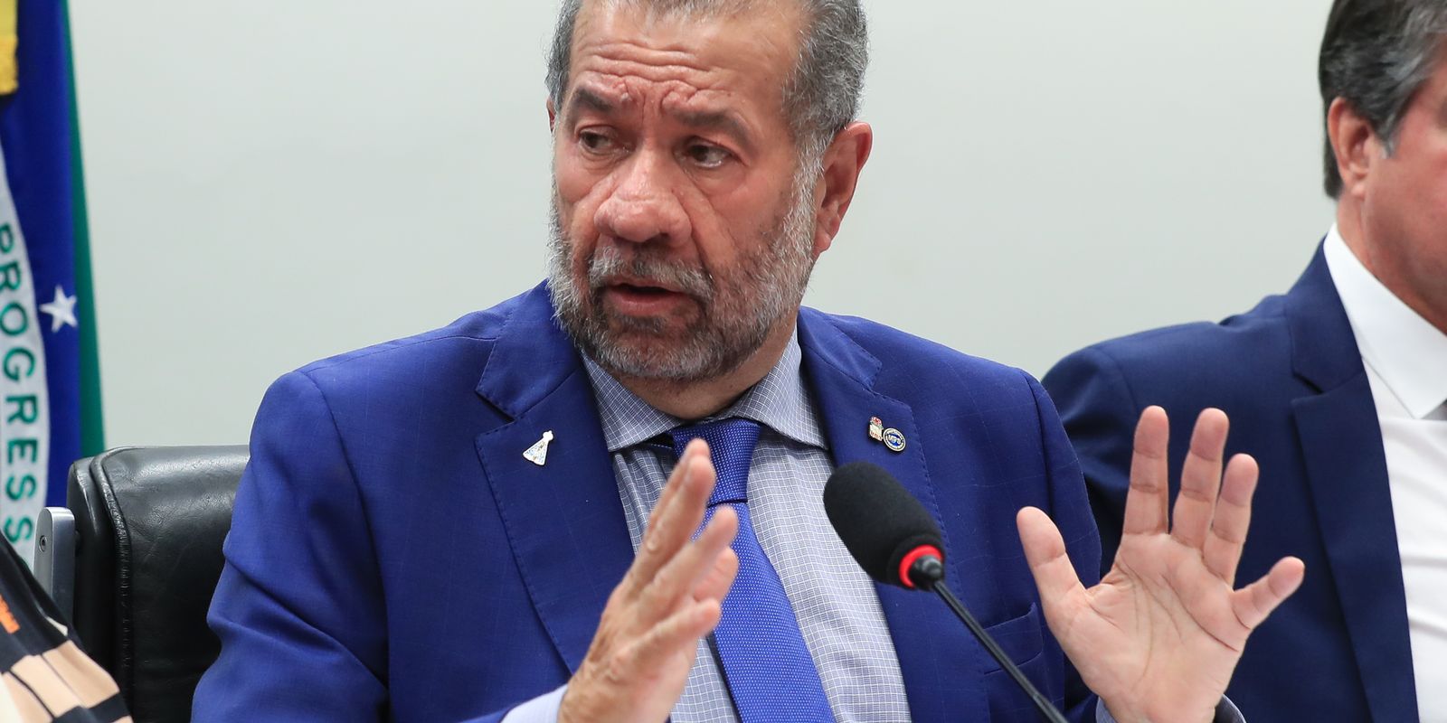 INSS: Carlos Lupi respondeu a questionamentos na Câmara dos Deputados