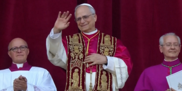 “Sou filho de Santo Agostinho”. Cardeal Robert Francis Prevost é eleito novo Papa e se chamará Leão XIV