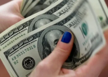 Dólar cai para R$ 5,42 e fecha no menor valor desde 19 de agosto