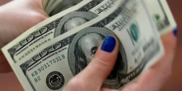 Dólar cai para R$ 5,42 e fecha no menor valor desde 19 de agosto
