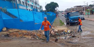 Prefeito Márcio Canella acompanha mutirão de limpeza em bairros de Belford Roxo