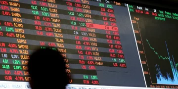 Bolsa volta a bater recorde e dólar cai para R$ 5,36