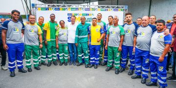 Mais de 800 servidores recebem novos uniformes e EPIs em São João de Meriti