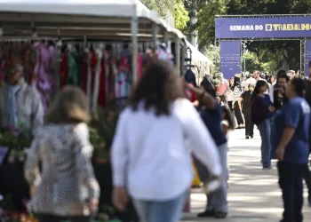 Desemprego no trimestre cai para menor taxa da série histórica
