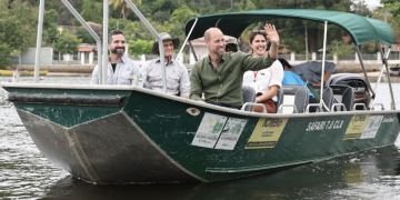 Príncipe William visita Guapimirim e elogia recuperação de manguezal