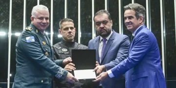 Congresso homenageia policiais mortos durante a Operação Contenção