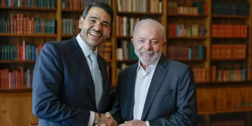Lula indica Messias para vaga de Barroso no STF