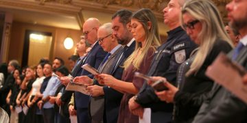 Missa de sétimo dia homenageia policiais mortos na Operação Contenção