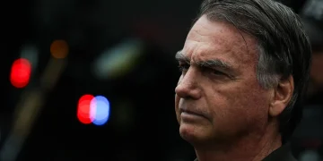 Justiça atende pedido de vereador do PT de Minas e corta benefícios vitalícios de Jair Bolsonaro