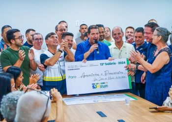 Após anos de atrasos, reorganização de Léo Vieira devolve 13º em dia aos servidores inativos de São João de Meriti