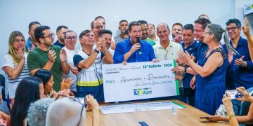 Após anos de atrasos, reorganização de Léo Vieira devolve 13º em dia aos servidores inativos de São João de Meriti