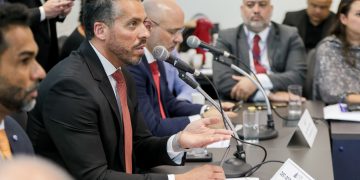 CCJ da Alerj envia ao plenário decisão sobre prisão de Rodrigo Bacellar após sessão tensa