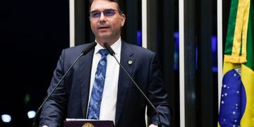 Bolsonaro indica Flávio como candidato à Presidência em 2026 e muda cenário eleitoral