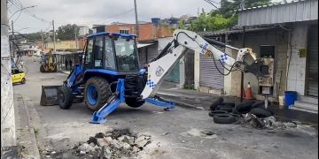 Primeira semana da Operação Barricada Zero remove mais de 2 mil toneladas e amplia circulação em comunidades