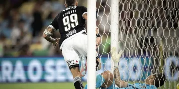 Rayan e Vegetti decidem e Vasco sai em vantagem na Copa do Brasil