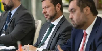 Castro fecha apoio a Nicola Miccione e avisa que não aceitará racha na base aliada