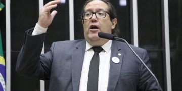 Bate-boca no PSOL expõe racha interno por liderança da bancada na Câmara