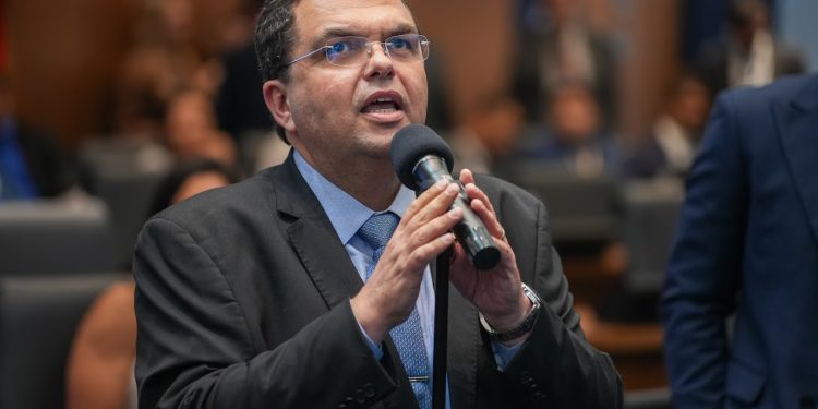 Chico Machado surge como possível nome de consenso para mandato-tampão no Rio