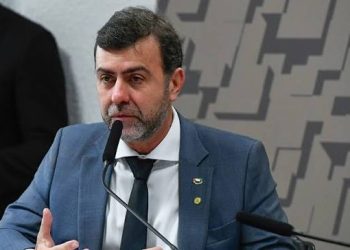 Justiça manda Marcelo Freixo pagar mais de R$ 50 mil a Flávio Bolsonaro por postagem nas redes