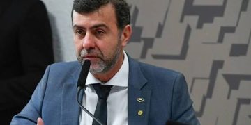 Justiça manda Marcelo Freixo pagar mais de R$ 50 mil a Flávio Bolsonaro por postagem nas redes