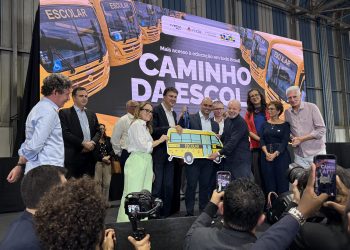Três Rios recebe ônibus escolar 0km pelo Novo PAC e reforça transporte de alunos