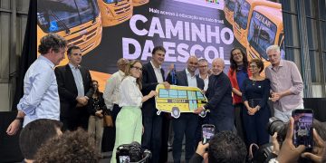 Três Rios recebe ônibus escolar 0km pelo Novo PAC e reforça transporte de alunos