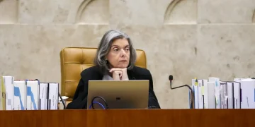 Presidente do TSE diz que não houve cassação de Cláudio Castro e critica “atalhos” processuais