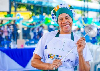 Meriti homenageia merendeiras com entrega inédita de uniformes e celebração em escola municipal