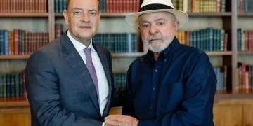 Ricardo Couto ganha destaque em evento de Lula no Planalto e reforça aproximação com Brasília