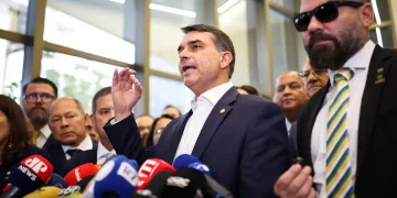 Flávio confirma encontro com Vorcaro após banqueiro ter sido preso