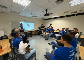 Curso gratuito forma moradores de comunidades para atuar como bombeiros hidráulicos no Rio