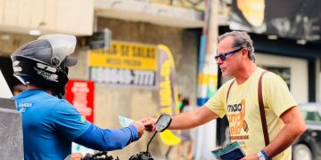 Prefeitura de Meriti reforça conscientização no trânsito durante ação do Maio Amarelo no Centro