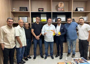 Léo Vieira é eleito prefeito inovador e São João Meriti recebe prêmio estadual por sistema de proteção às mulheres