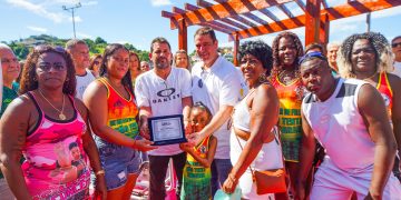 Prefeitura de Meriti entrega Praça Alex Cara Russa revitalizada no Morro do Conceito