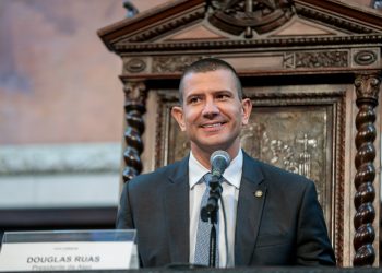Parlamento Juvenil 2026 é aberto na Alerj com discurso em defesa da democracia e participação dos jovens