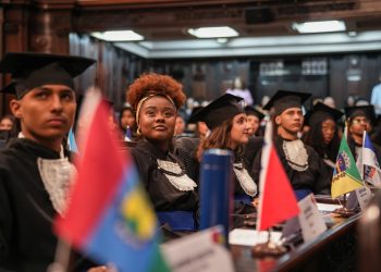 Parlamento Juvenil 2026 é aberto na Alerj com discurso em defesa da democracia e participação dos jovens