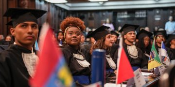Parlamento Juvenil 2026 é aberto na Alerj com discurso em defesa da democracia e participação dos jovens