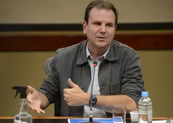 Sem apresentar estratégia concreta, Eduardo Paes critica governo Castro e volta a defender política de “neutralização” no Rio