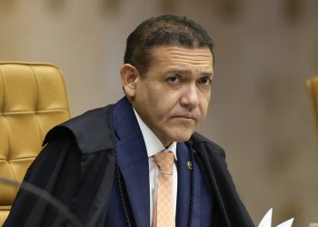 Kassio Nunes assume comando do TSE; Ministros indicados por Bolsonaro ficam até 2030