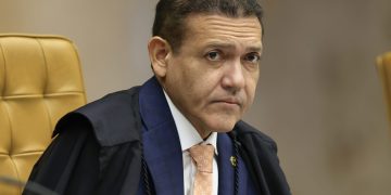 Kassio Nunes assume comando do TSE; Ministros indicados por Bolsonaro ficam até 2030