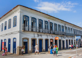 Taxa de Turismo Sustentável em Angra gera protestos, ações judiciais e questionamentos sobre impactos no setor