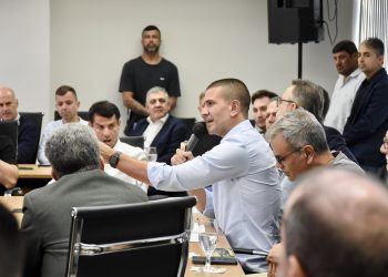 Douglas Ruas reúne 53 prefeitos, reforça pré-candidatura ao governo do Rio e inicia construção de programa regional