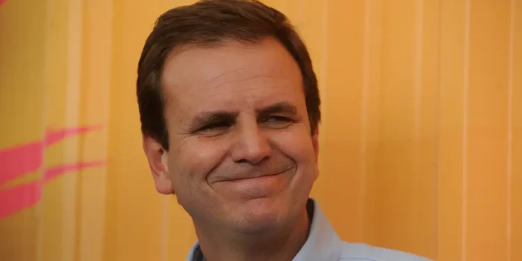 Evento de Paes em São Gonçalo é marcado por denúncias de pagamento a participantes