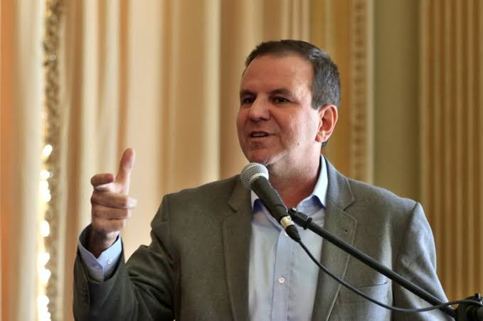 Decreto de Eduardo Paes beneficiou cartões consignados ligados ao Banco Master