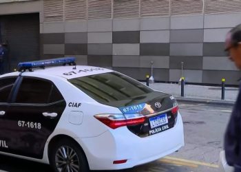 Ministério Público realiza operação em endereços do deputado Val Ceasa por suspeita de ligação com o crime organizado
