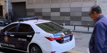 Ministério Público realiza operação em endereços do deputado Val Ceasa por suspeita de ligação com o crime organizado