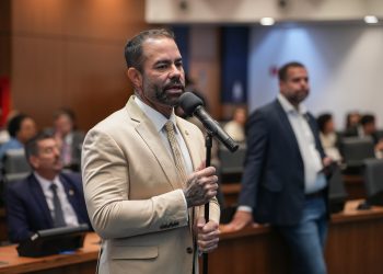 Nome de Filippe Poubel ganha força nos bastidores do PL para disputa ao Senado